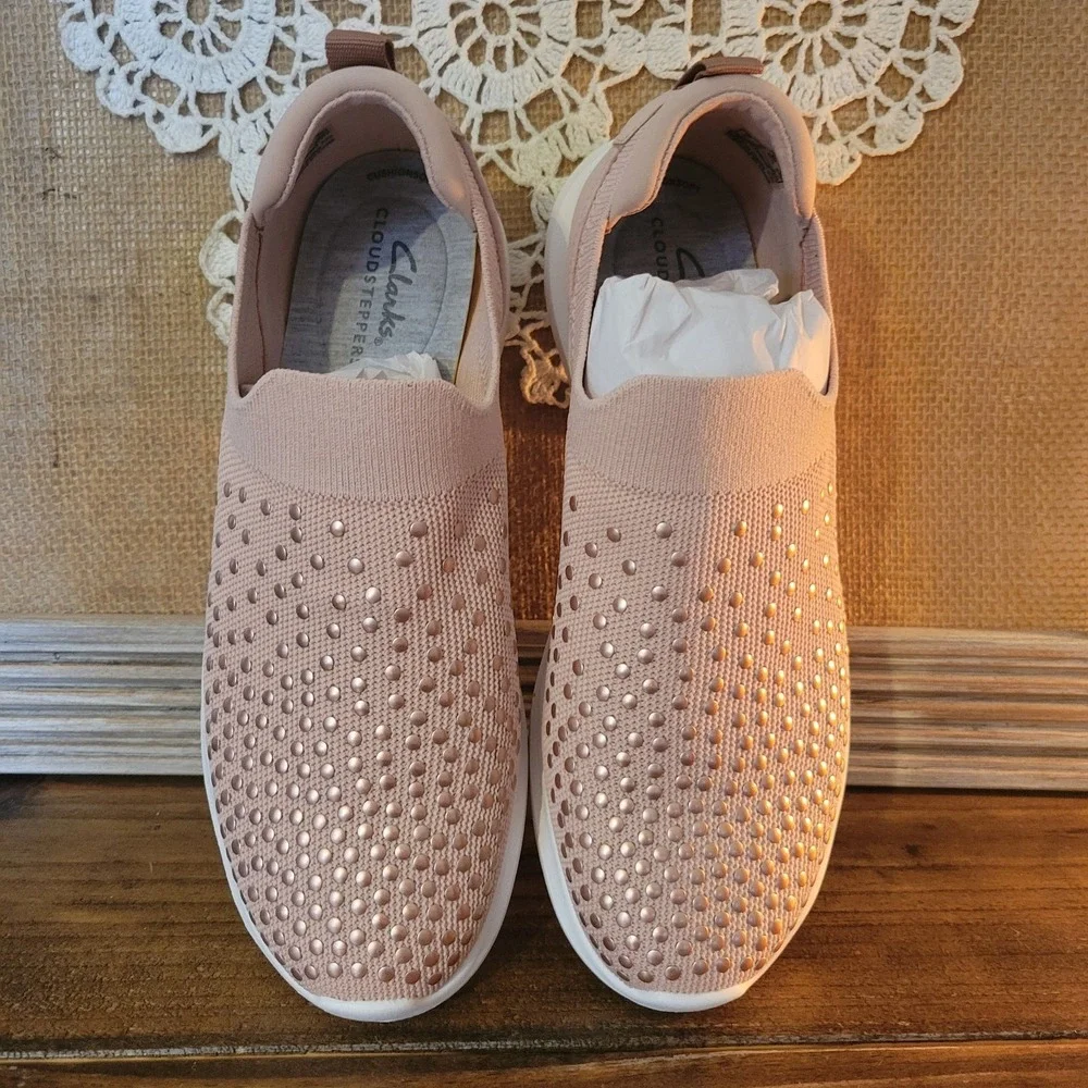 Clark's Nova Grove‎ Peach Slide on Sneakers Studs Women's Size 7 Wide NIB - Picture 2 of 9